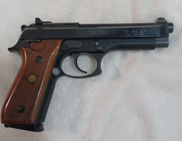 TAURUS PT-101 pistol..40 S&W. Made in Brazil.-img-1