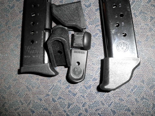 RUGER LCP 380 LASER , HOLSTER AND EXTRA CLIPS-img-4