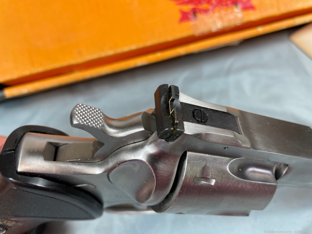 Ruger Stainless Redhawk .44 Magnum 5.5" + Presentation Grips  (sp) -img-18