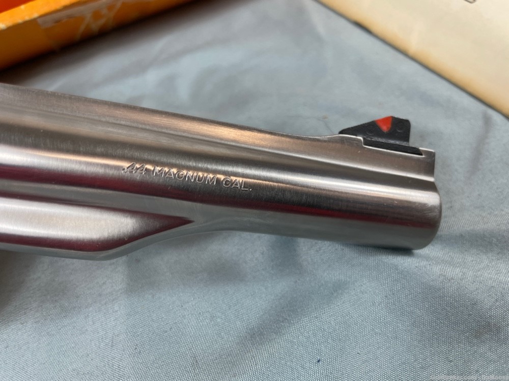 Ruger Stainless Redhawk .44 Magnum 5.5" + Presentation Grips  (sp) -img-12
