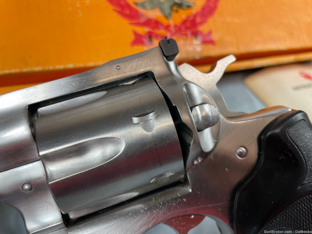 Ruger Stainless Redhawk .44 Magnum 5.5" + Presentation Grips  (sp) -img-6