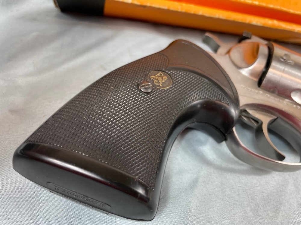 Ruger Stainless Redhawk .44 Magnum 5.5" + Presentation Grips  (sp) -img-17