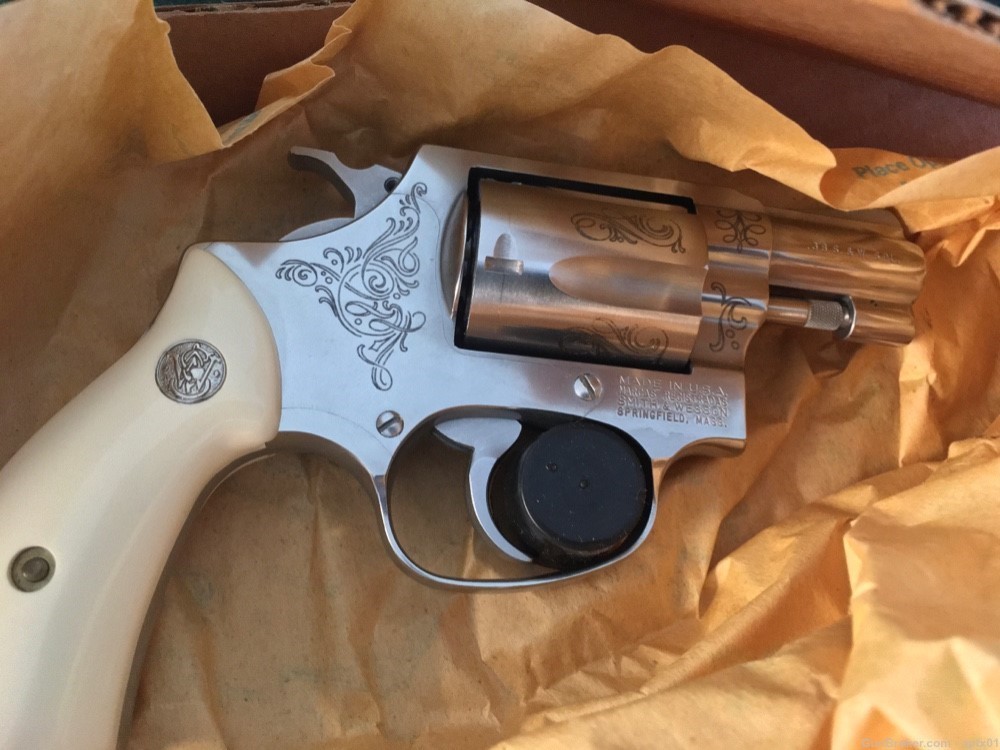 Smith and Wesson / S&W Model 60 Factory Engraved - Very Nice-img-1