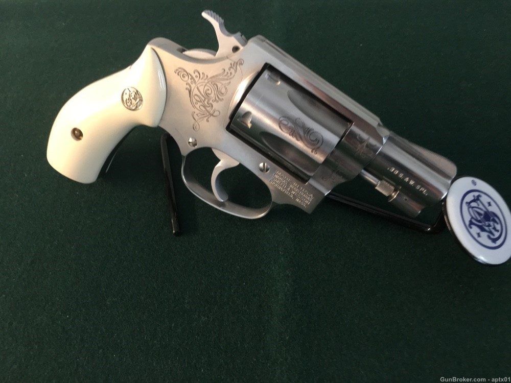 Smith and Wesson / S&W Model 60 Factory Engraved - Very Nice-img-9