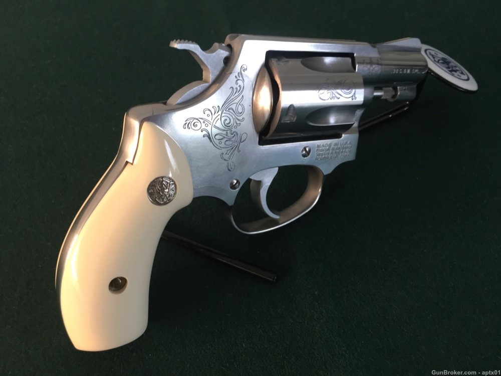 Smith and Wesson / S&W Model 60 Factory Engraved - Very Nice-img-11