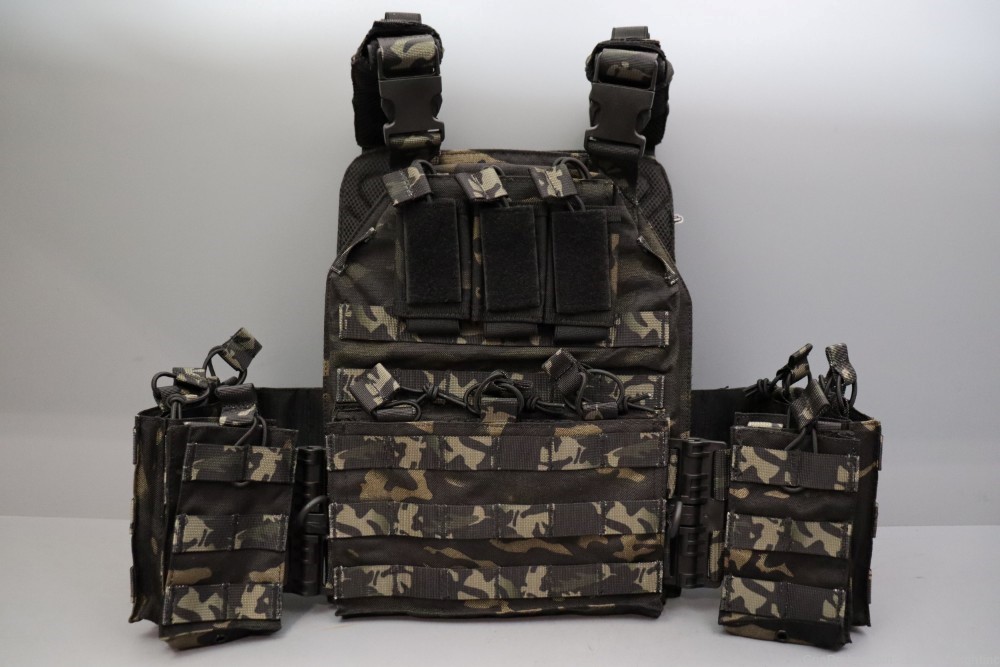 Multicam Black Plate Carrier w/ Steel lvl III Plates & Pouches-img-9