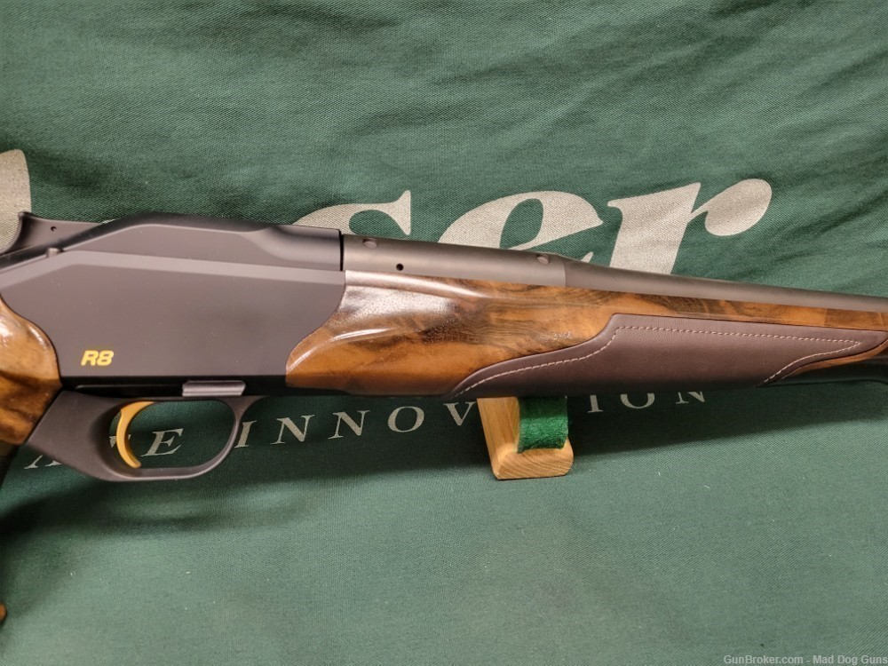 BLASER R8, L. H. ANY CALIBER, GRADE 8 WOOD WITH LEATHER INSETS-img-6