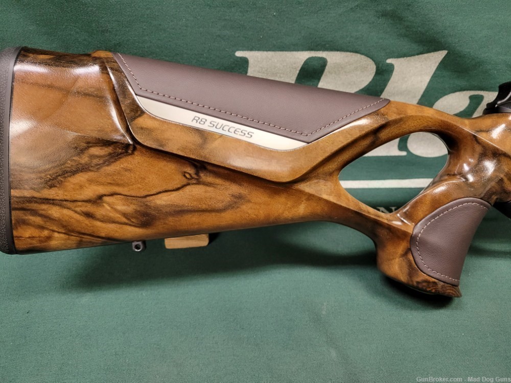 BLASER R8, L. H. ANY CALIBER, GRADE 8 WOOD WITH LEATHER INSETS-img-5
