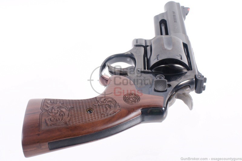 Smith & Wesson - Model 29 Blue / Engraved -img-6