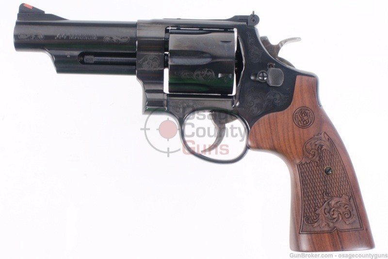 Smith & Wesson - Model 29 Blue / Engraved -img-1