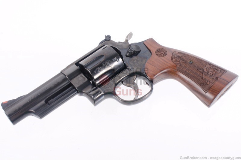 Smith & Wesson - Model 29 Blue / Engraved -img-12
