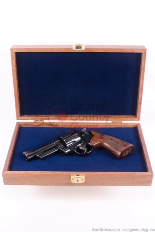 Smith & Wesson - Model 29 Blue / Engraved -img-16