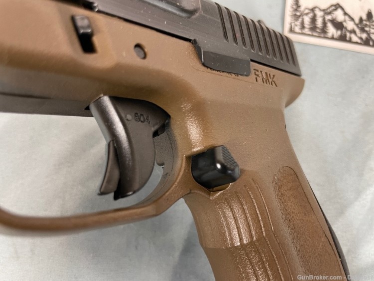FMK Pistol Armed Forces Edition 9mm 9C1 - G2 + 2 Mags-img-17