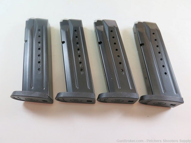 Smith & Wesson M&P 9mm 17 Round Magazines Lot of 4 Like New-img-0