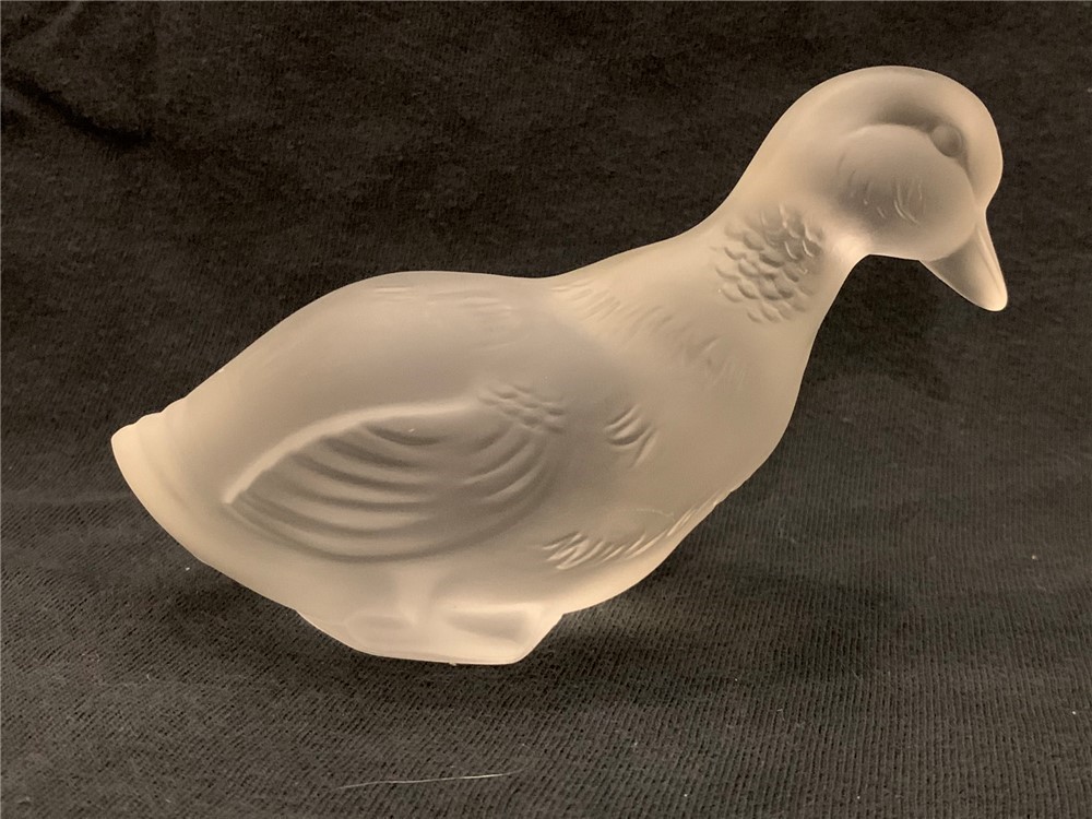VINTAGE BACCARAT CRYSTAL FROSTED DUCK FIGURINE, SIGNED, MADE IN FRANCE-img-0