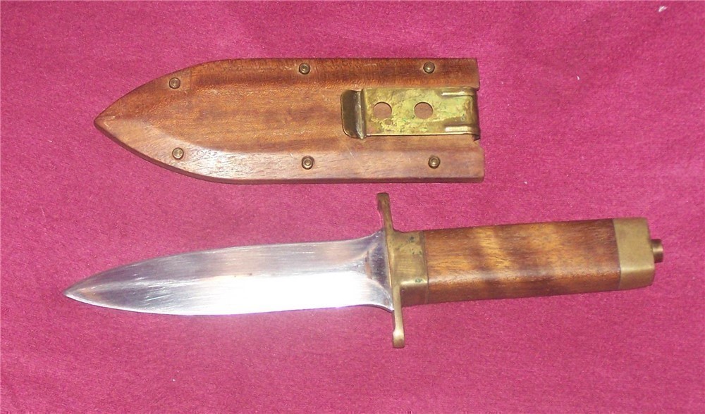 FULL TANG BOOT DAGGER WITH WOODEN SCABBARD-img-2