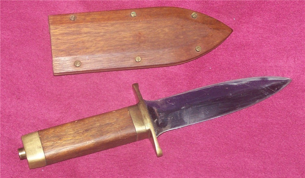 FULL TANG BOOT DAGGER WITH WOODEN SCABBARD-img-1