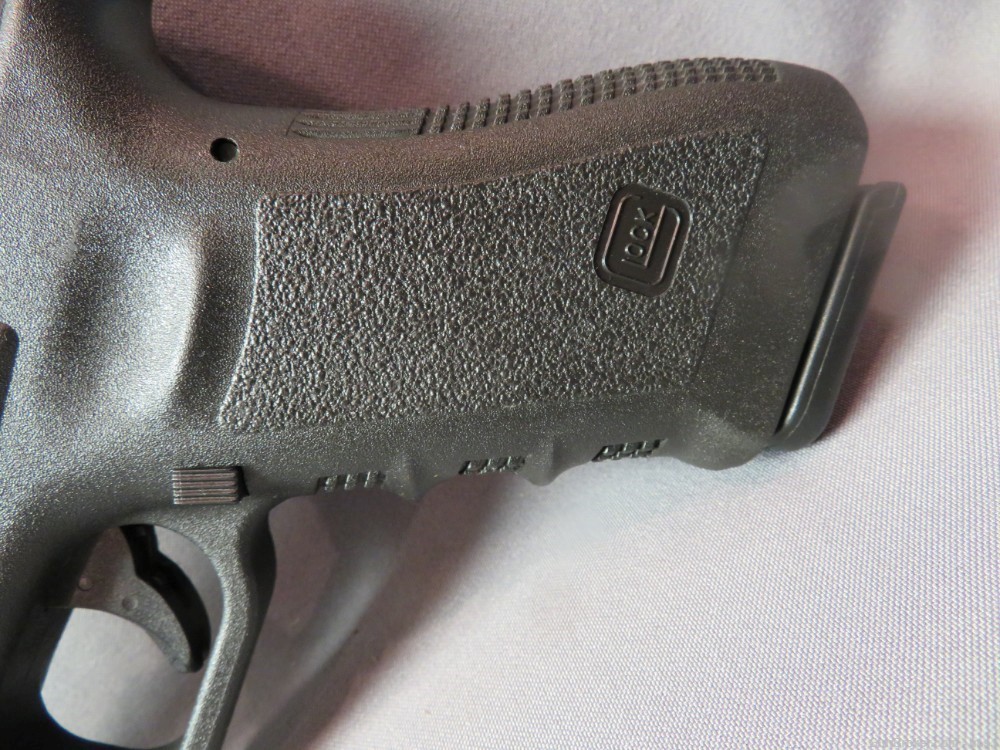 Glock G17 Gen 3 9mm LNIB-img-3