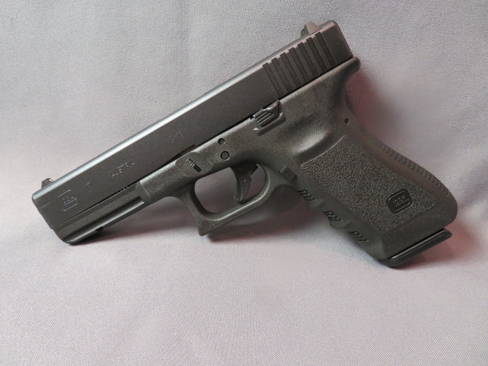 Glock G17 Gen 3 9mm LNIB-img-2