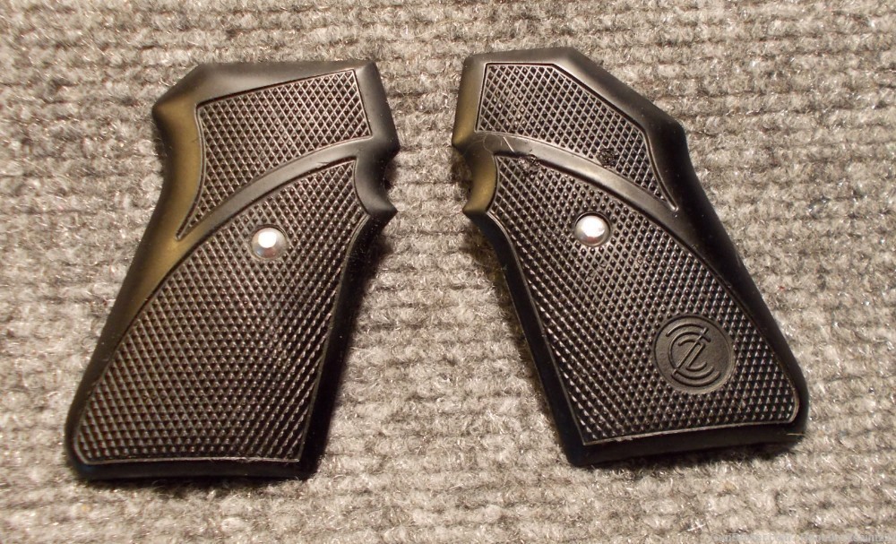 Custom Grips Zastava M70A 7.65 (.32ACP) or 9mm Kratak(.380ACP) Black-img-0