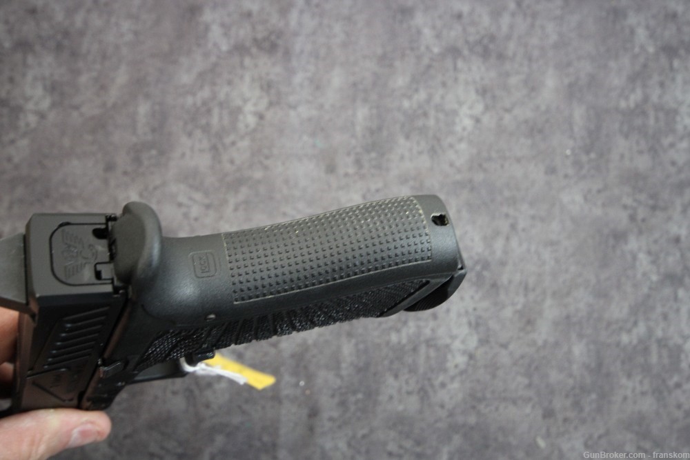 Wilson Combat Custom Glock G17, Gen 4 in 9 MM with Extras-img-11