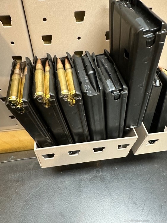 SCAR 17s, ACOG 308 ballistic scope, 6 FN magazines, custom hard case.-img-6
