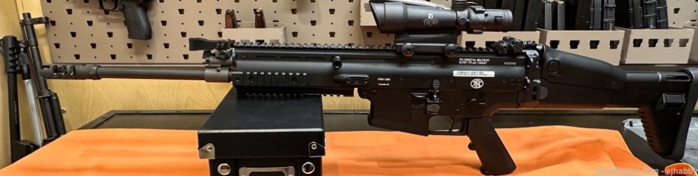 SCAR 17s, ACOG 308 ballistic scope, 6 FN magazines, custom hard case.-img-1