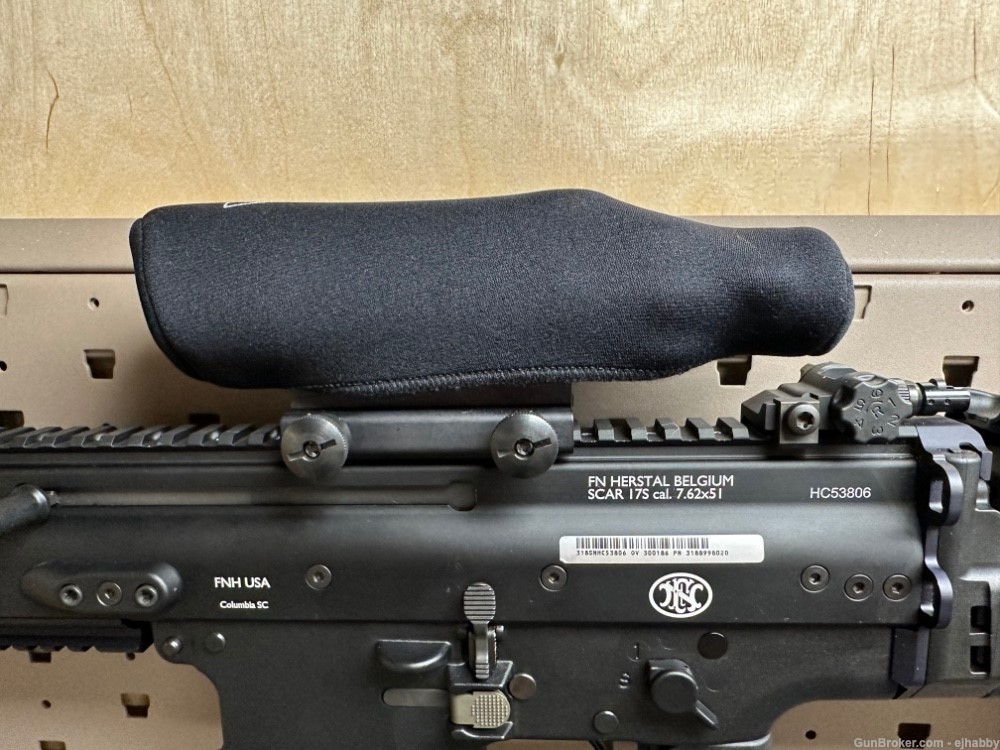 SCAR 17s, ACOG 308 ballistic scope, 6 FN magazines, custom hard case.-img-4