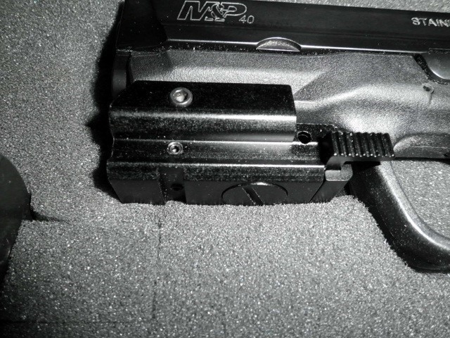 SMITH & WESSON MP-40 WITH LASER 3 MAGS-img-2