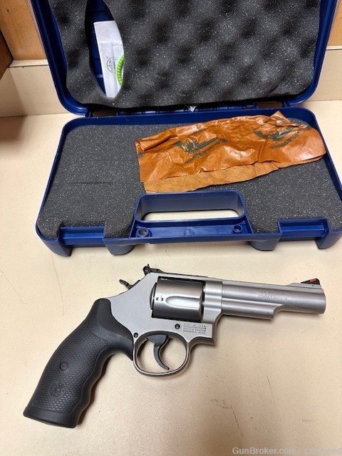 Smith & Wesson Model 69, .44 Magnum revolver, Stainless, NOS, no reserve-img-1