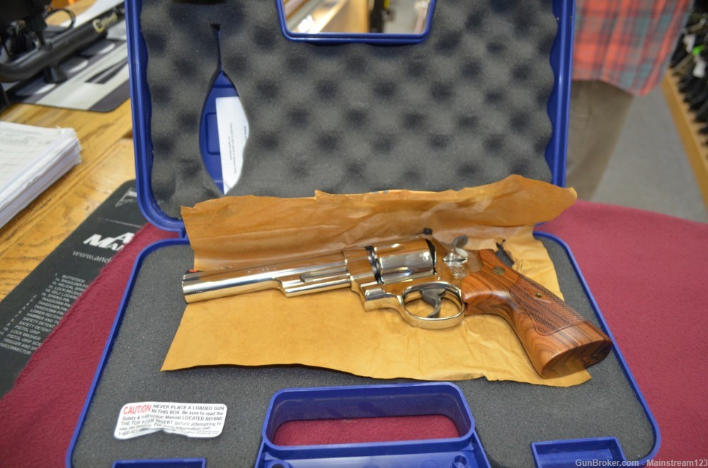 Smith and Wesson Model 57 -img-5