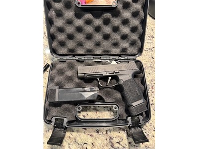 P365XL 9MM with 2 Extended Mags - Barely Used