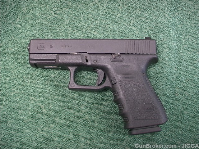 Used Glock 19  9MM-img-1
