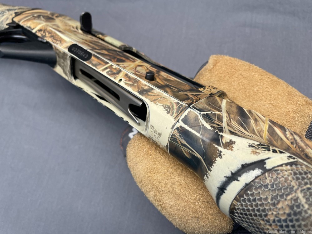 Benelli SBE2 12GA | 26" Barrel | With Box, Factory Chokes & Extras-img-25