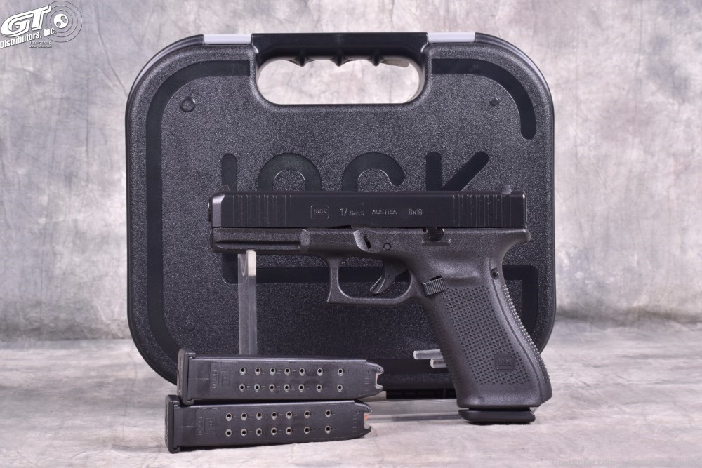 Glock 17 GEN 5 9mm with case and three magazines-img-0