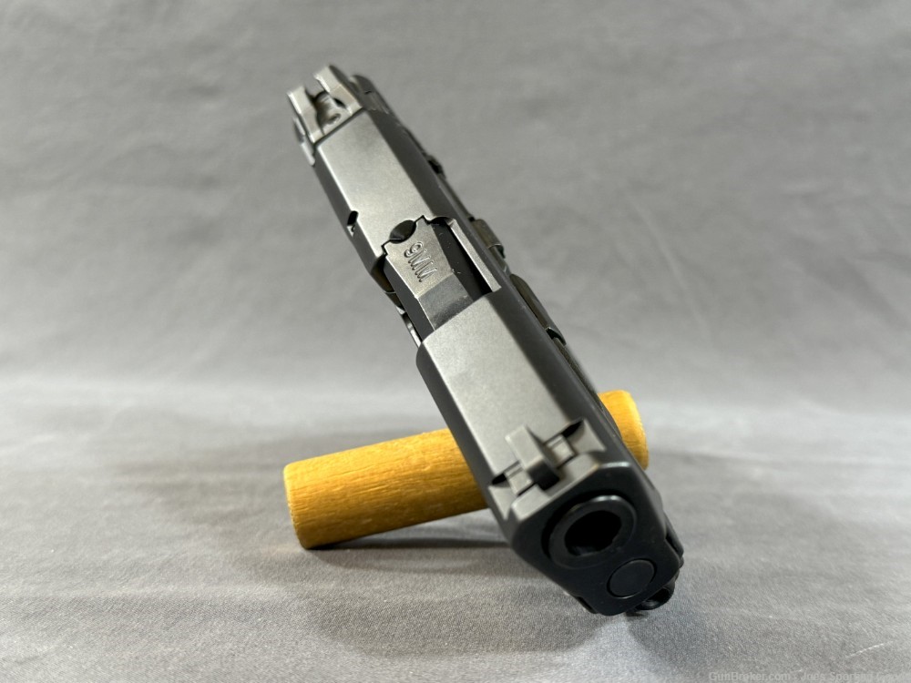 Smith & Wesson M&P9 Shield - 9mm, 4 Magazines, Laser Sight, Hard Case-img-8