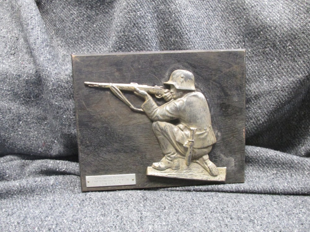  WWII GERMAN BEST SHOOTING AWARD PLAQUE-1938-INFANTRY UNIT MARKED-SCARCE-img-0