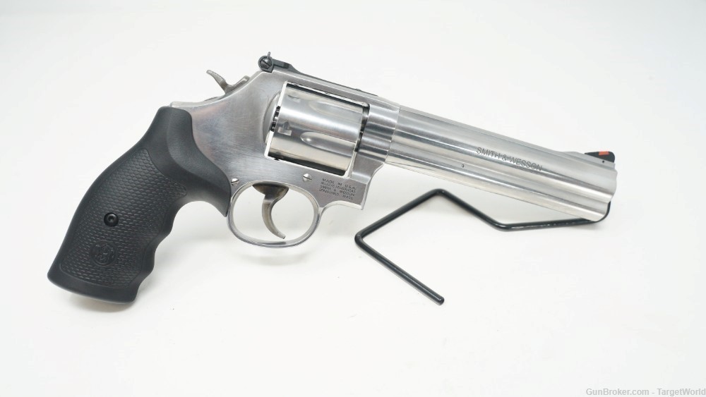 SMITH & WESSON MODEL 686 PLUS .357 MAG REVOLVER 7 SHOT STAINLESS (SW164198)-img-1