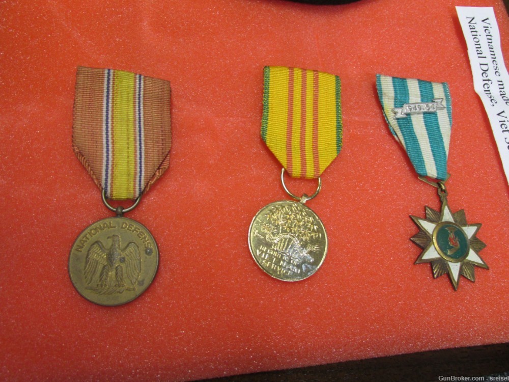 VIETNAM WAR VETERANS GROUPING-SPECIAL FORCES AND MEDALS WITH CASE-img-7