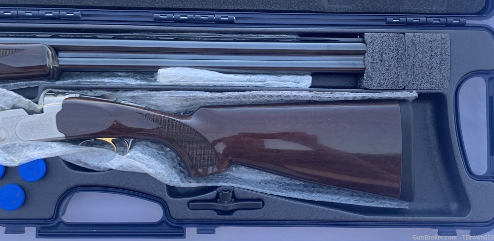 Beretta 686 Silver Pigeon S, 12 gauge, 28" barrels, in "like new" condition-img-2