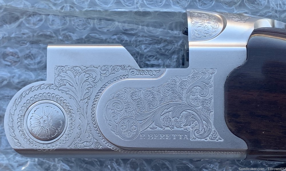 Beretta 686 Silver Pigeon S, 12 gauge, 28" barrels, in "like new" condition-img-3