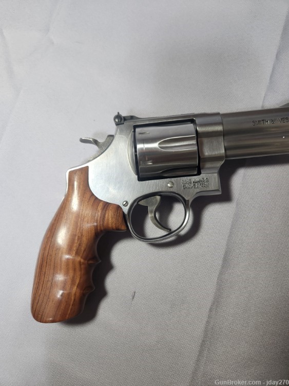 Smith & Wesson 629 Deluxe  in 44 Mag-img-2