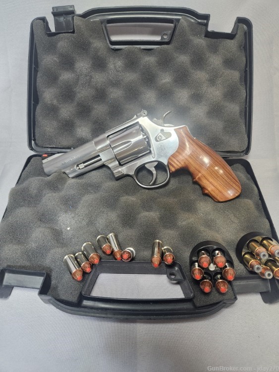 Smith & Wesson 629 Deluxe  in 44 Mag-img-0