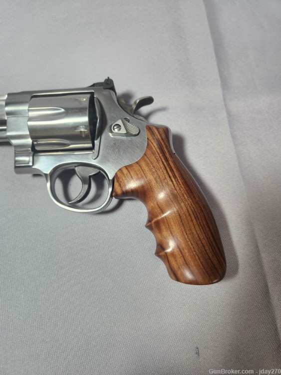 Smith & Wesson 629 Deluxe  in 44 Mag-img-3