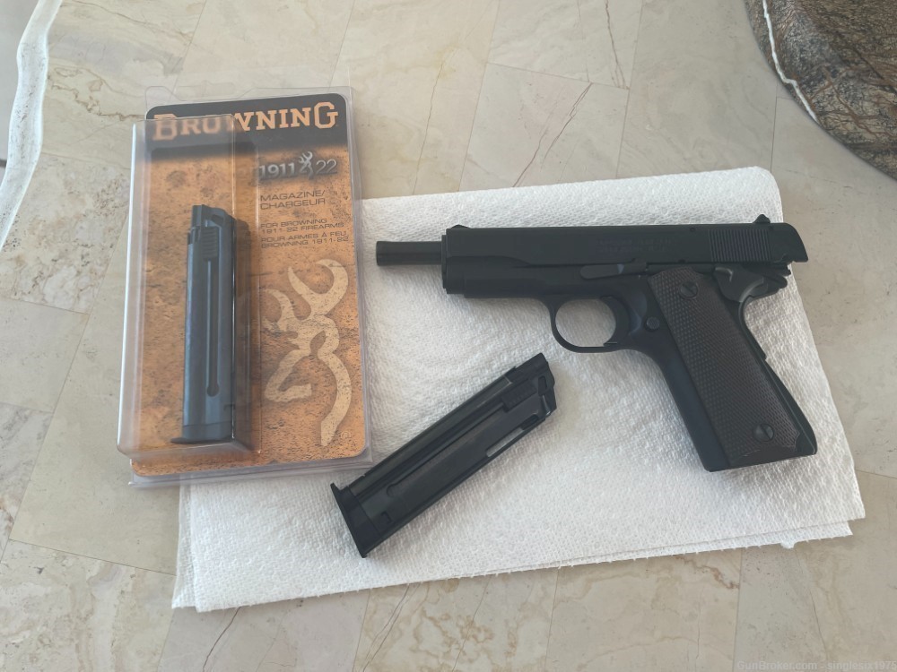 Browning 1911-22 (Plus extra Mag and extra Altamont grips) -img-6