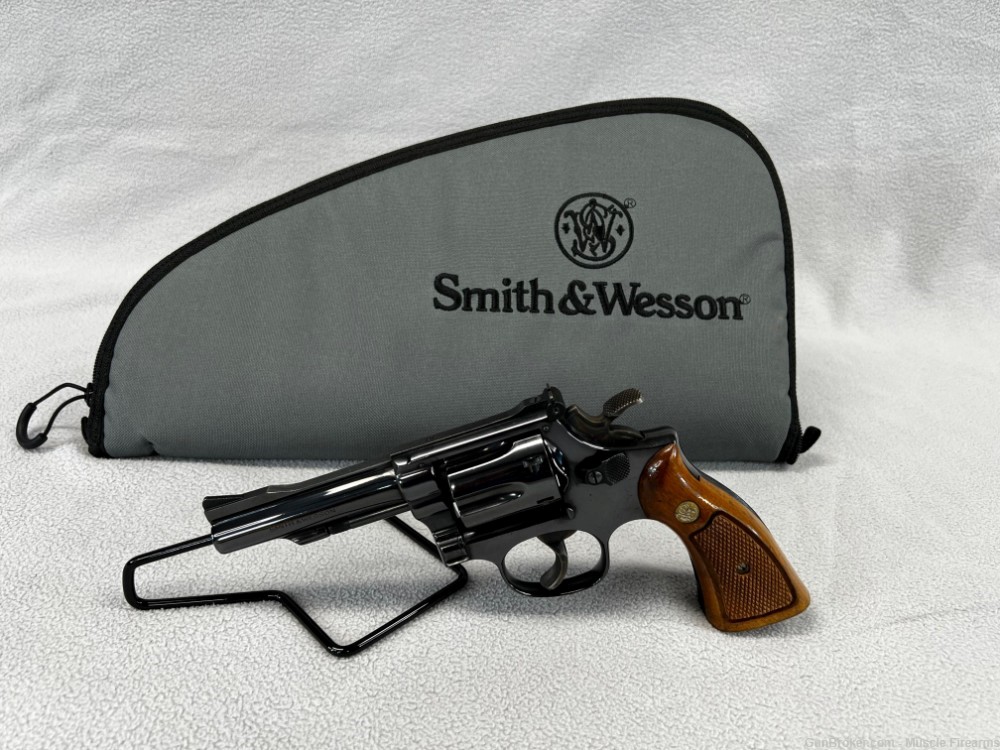 Smith & Wesson 48-4 in 22 Mag EXCELLENT Condition-img-0