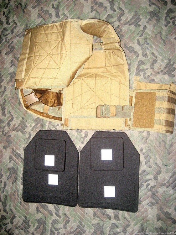 Strike Face Tactical Vest with front, back and side NIJ Level III+ plates.-img-1