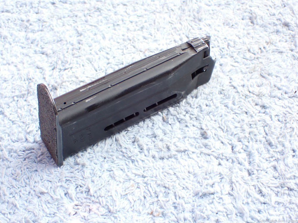 HK P7-M13 9MM 13RD FACTORY MAGAZINE IR CODE 1993 PRODUCTION (EXCELLENT)-img-2
