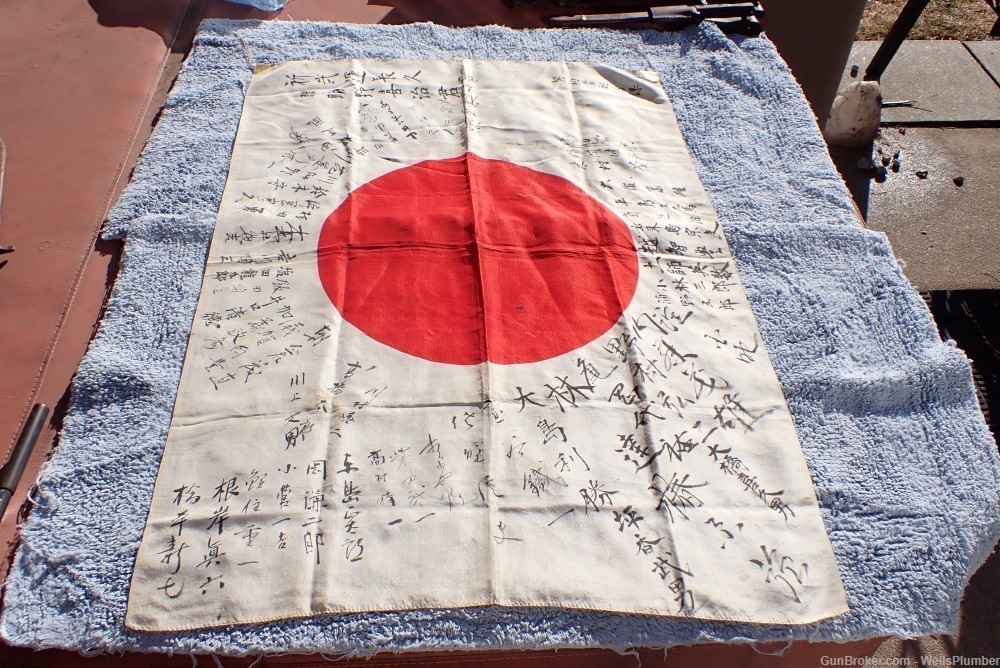 JAPANESE WW2 HINOMARU MEATBALL FLAG W/ SIGNED KANJI CHARACTERS (VERY NICE)-img-0