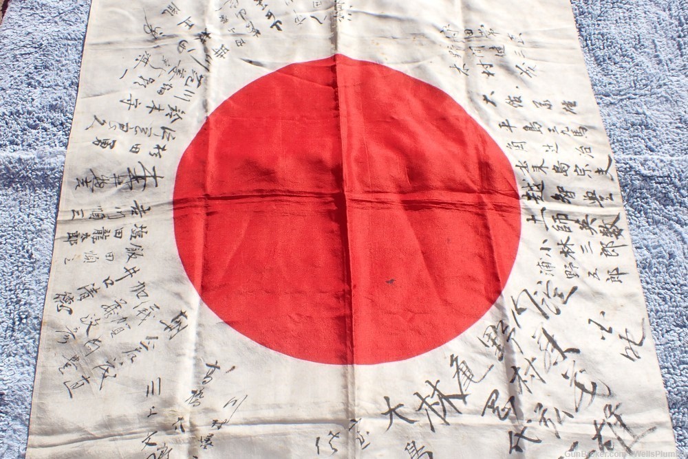 JAPANESE WW2 HINOMARU MEATBALL FLAG W/ SIGNED KANJI CHARACTERS (VERY NICE)-img-9